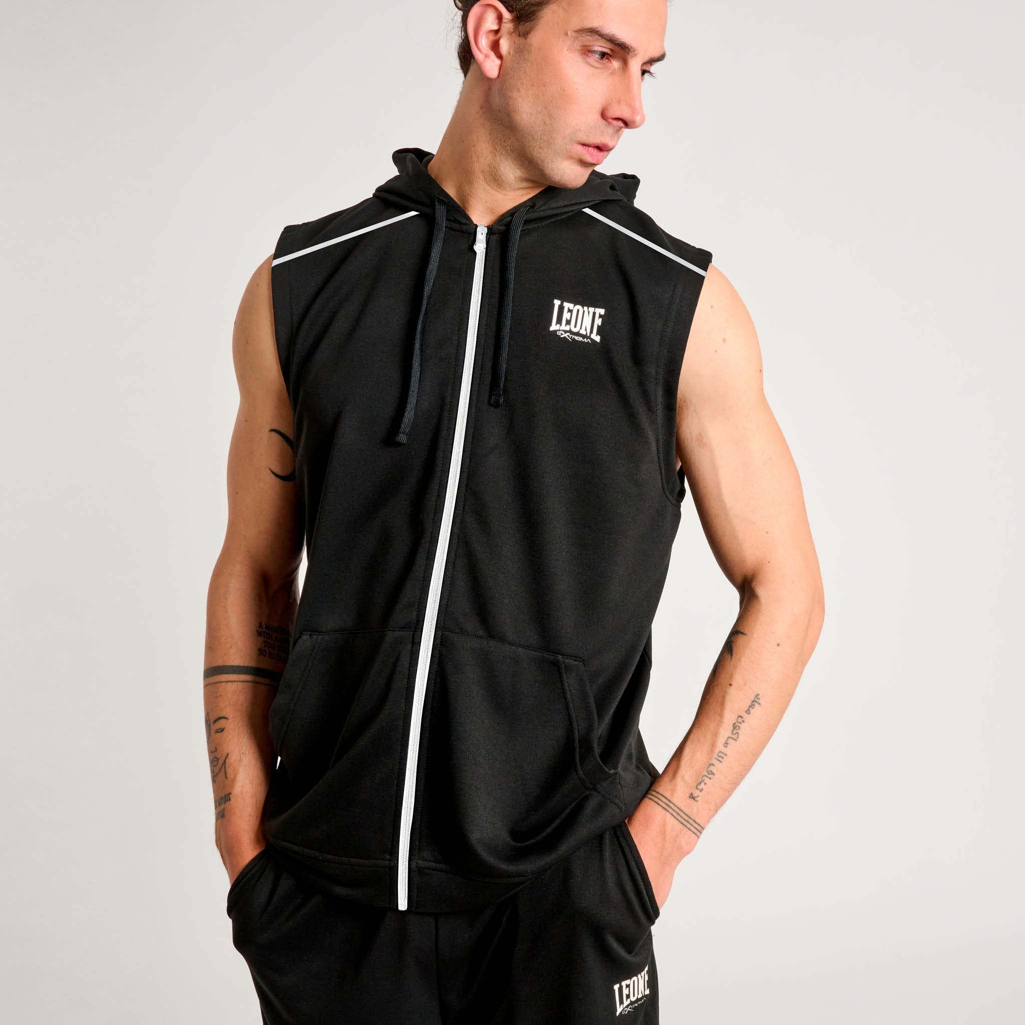 LIGHTWEIGHT CLASSIC HOODED SLEEVELESS SHIRT