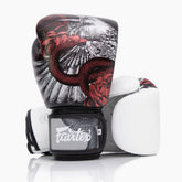 Muay Thai Handschuhe Fairtex BGV24 The Beauty of Survival mit Holzkiste