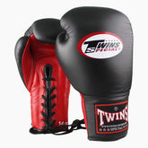 Twins Special Muay-Thai-Handschuhe BGLL-1 Schwarz-Rot mit Schnürsenkeln