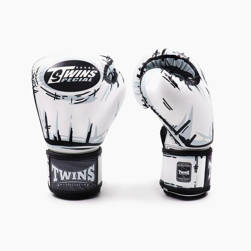 Twins Special Muay-Thai-Handschuhe FBGVL3-66 Comic