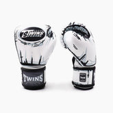 Twins Special Muay-Thai-Handschuhe FBGVL3-66 Comic