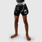 Venum Classic Kick-Thai-Shorts Schwarz-Weiß