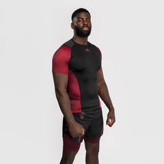 Venum Assassin's Creed Shadows Rashguard Kurzarm Rot-Schwarz