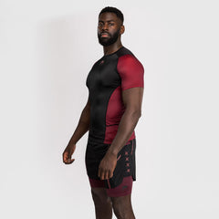 Venum Assassin's Creed Shadows Rashguard Kurzarm Rot-Schwarz