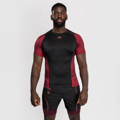 Venum Assassin's Creed Shadows Rashguard Kurzarm Rot-Schwarz