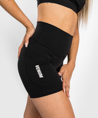 Damen Shorts Venum Essential