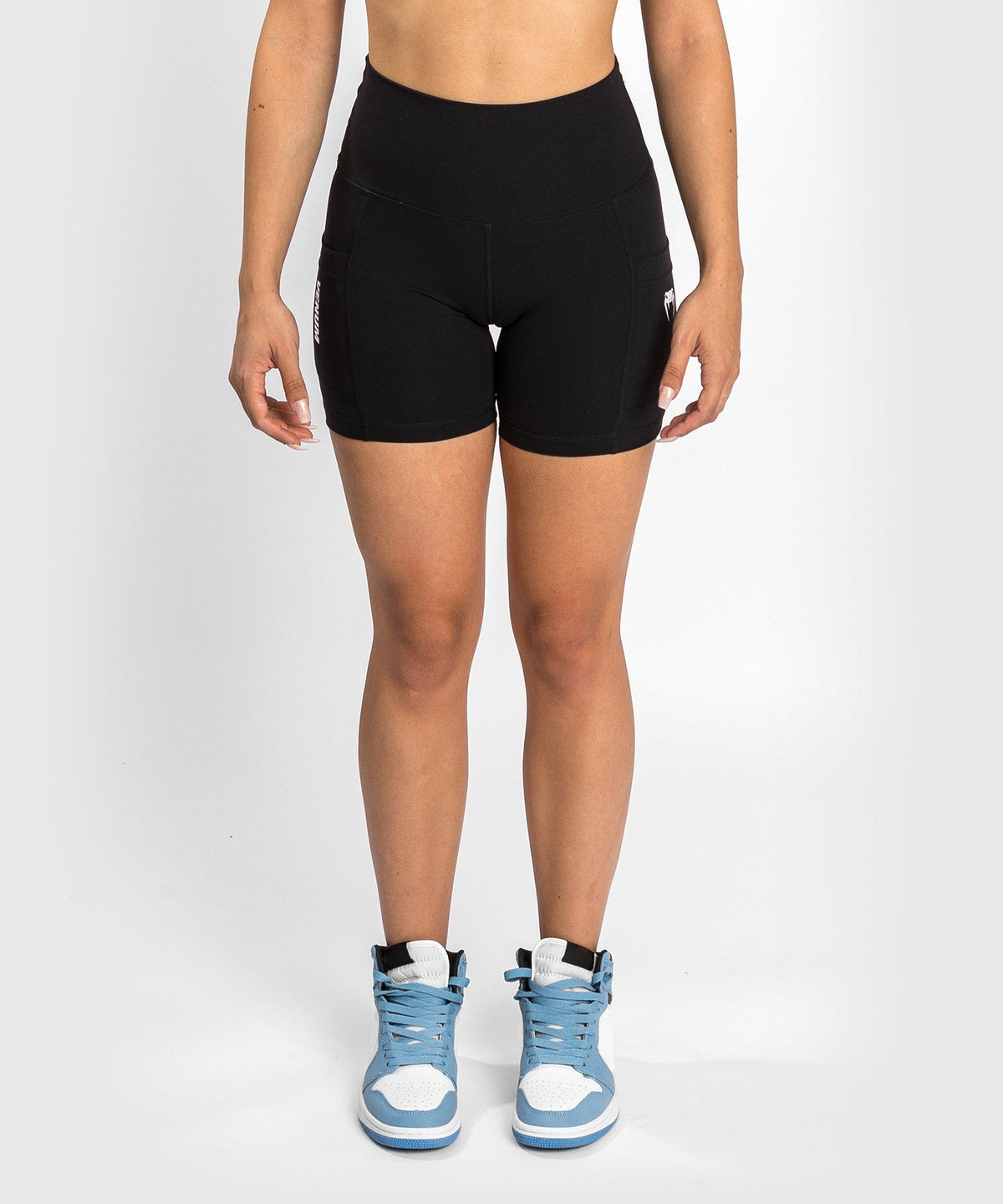 Damen Shorts Venum Essential