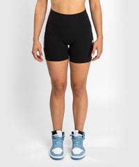 Damen Shorts Venum Essential