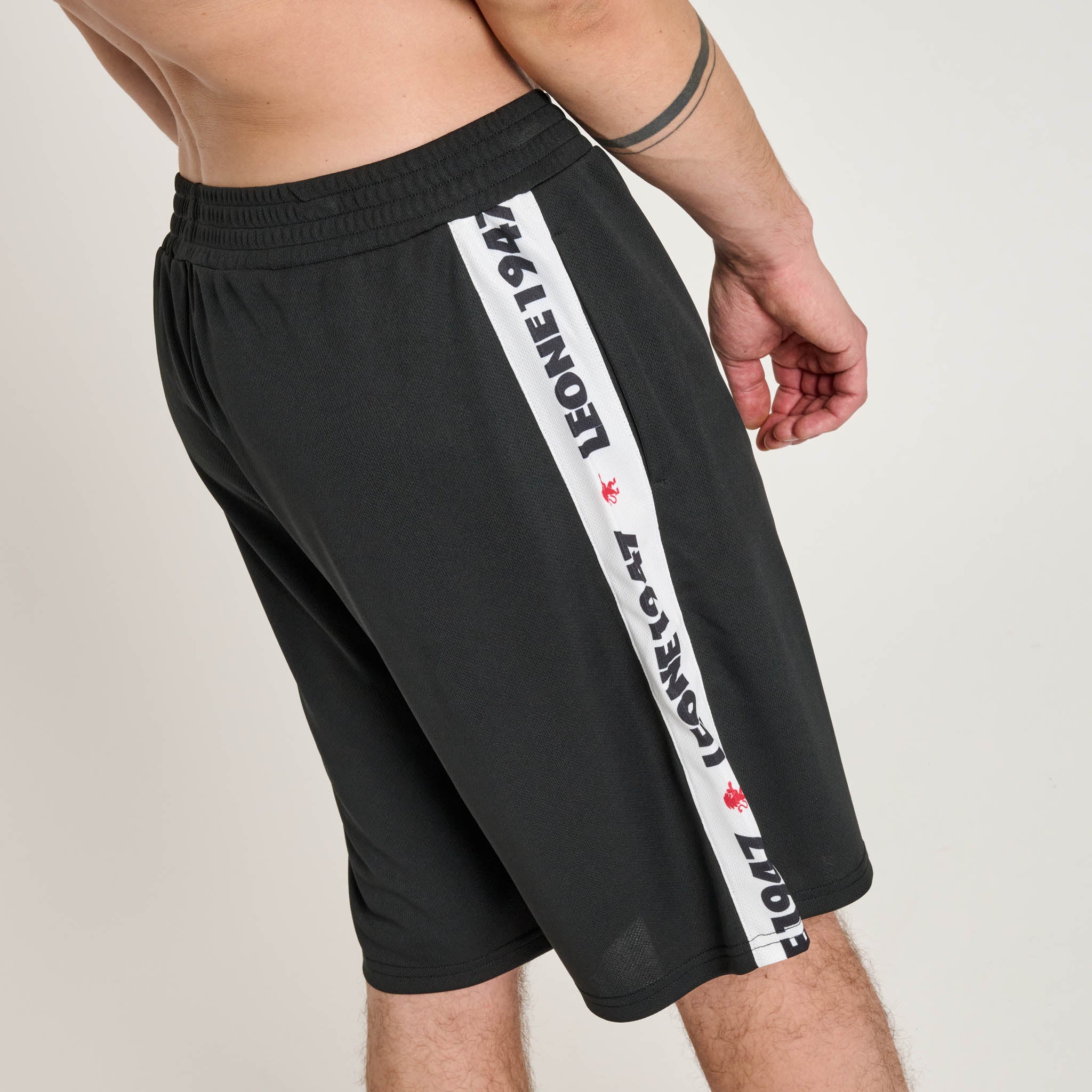 STRIPE 47 SHORTS