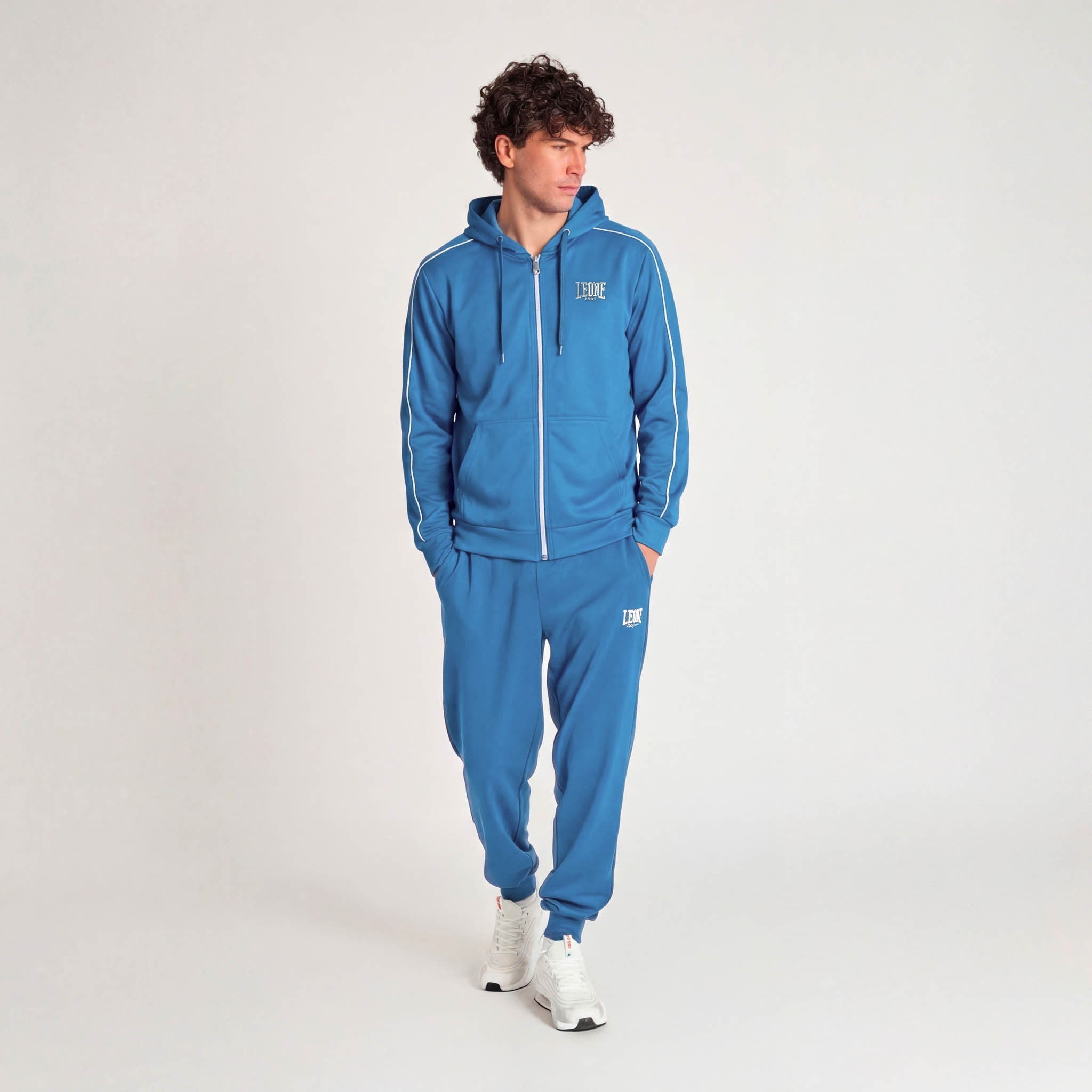 LIGHTWEIGHT CLASSIC HOODED SWEATSHIRT