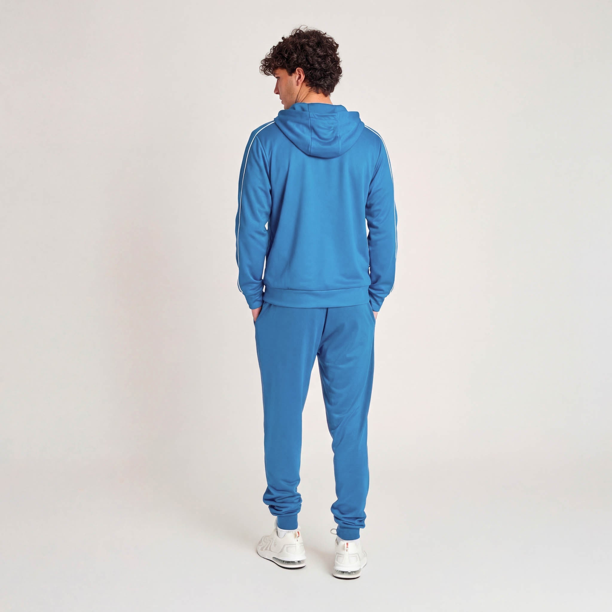 LIGHTWEIGHT CLASSIC HOODED SWEATSHIRT