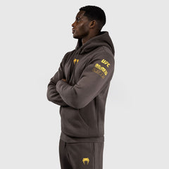 Sweatshirt UFC Fusion von Venum Fight Week mit brauner Kapuze