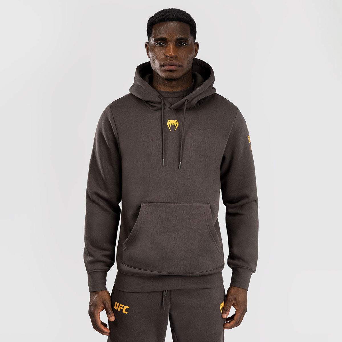 Sweatshirt UFC Fusion von Venum Fight Week mit brauner Kapuze