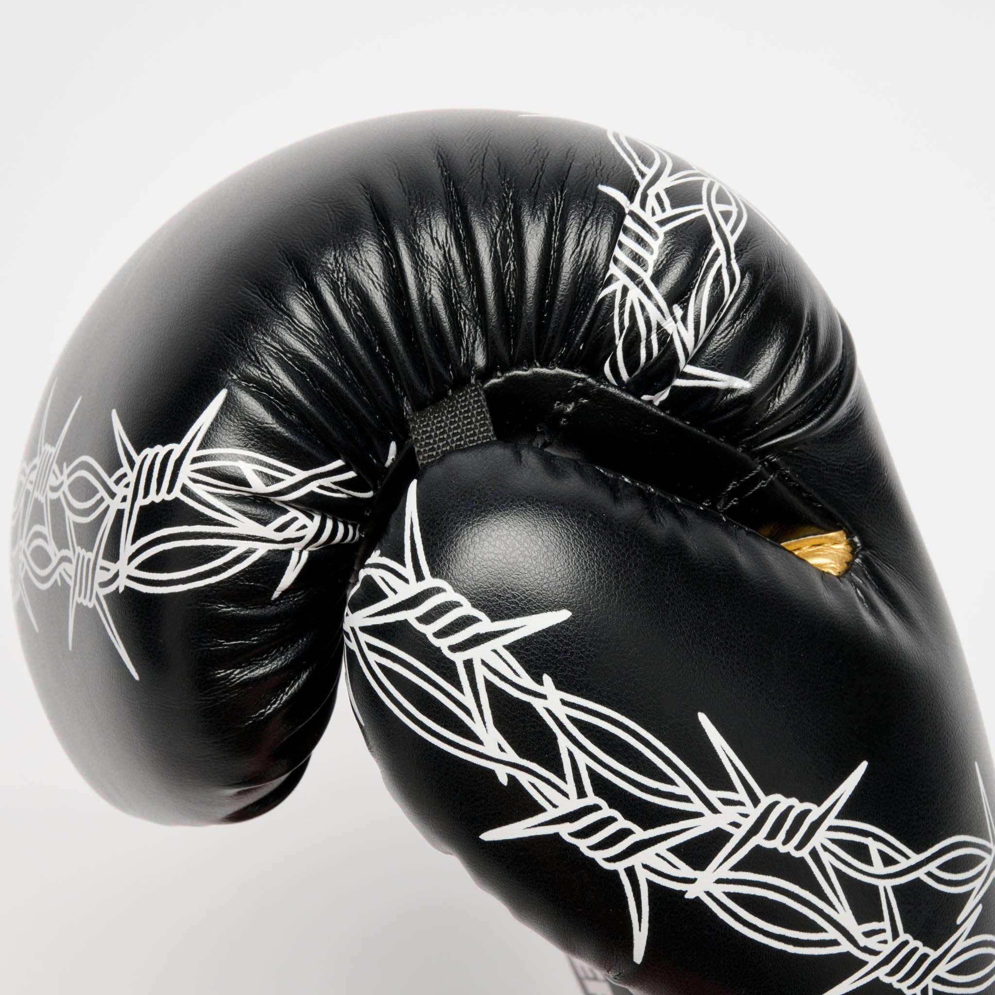 BARBEDWIRED BOXING GLOVES (IUTER)