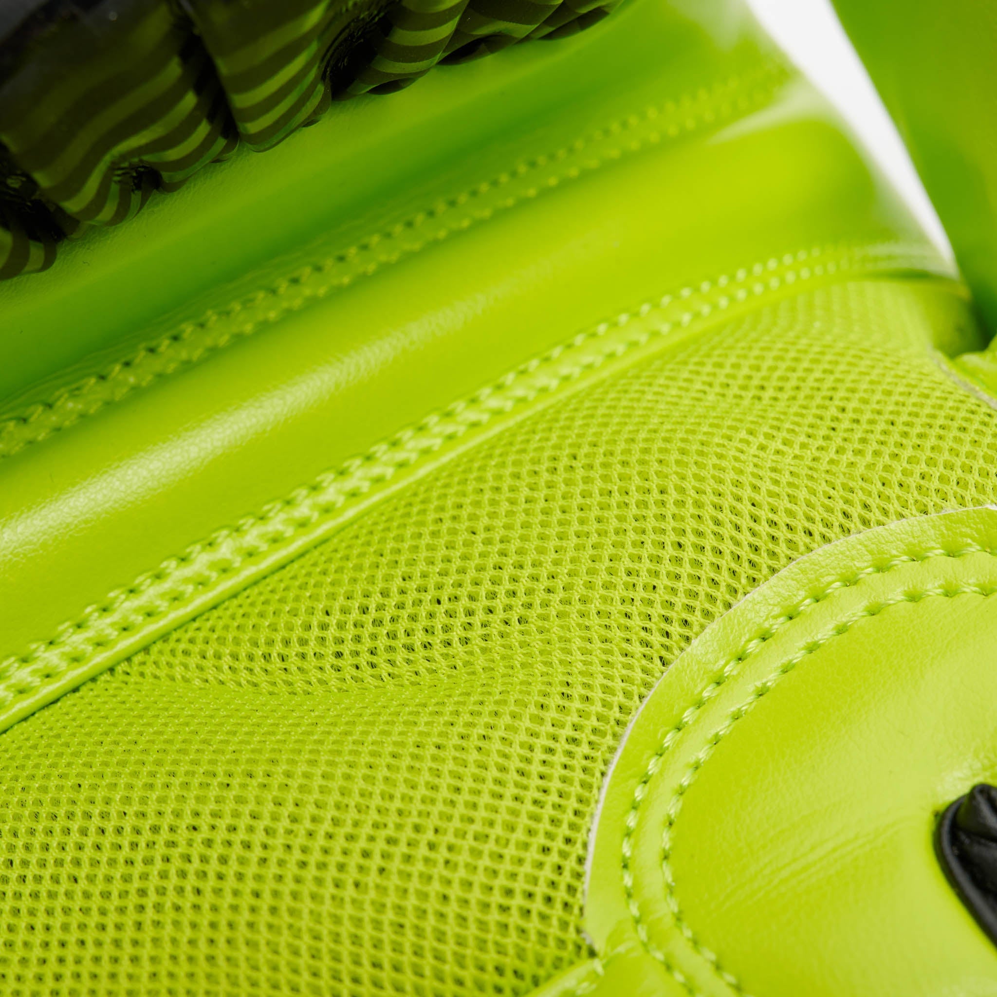 WAVES BOXING GLOVES