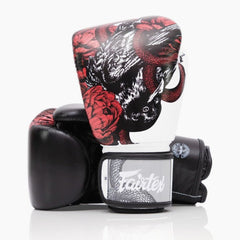 Muay Thai Handschuhe Fairtex BGV24 The Beauty of Survival mit Holzkiste