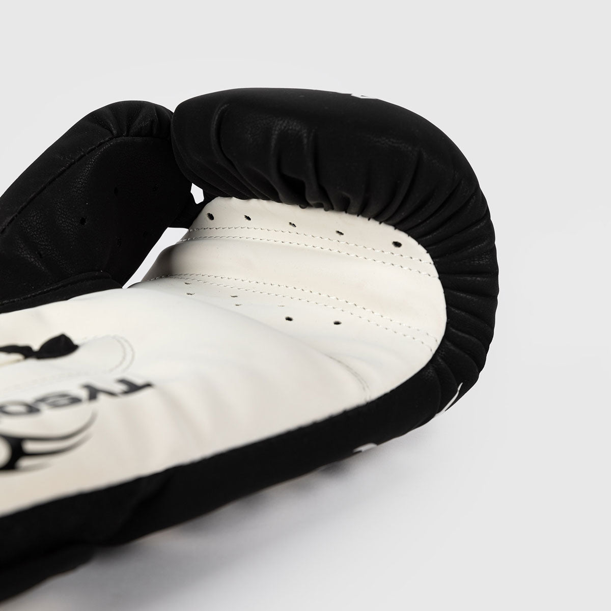 Venum Mike Tyson Replica