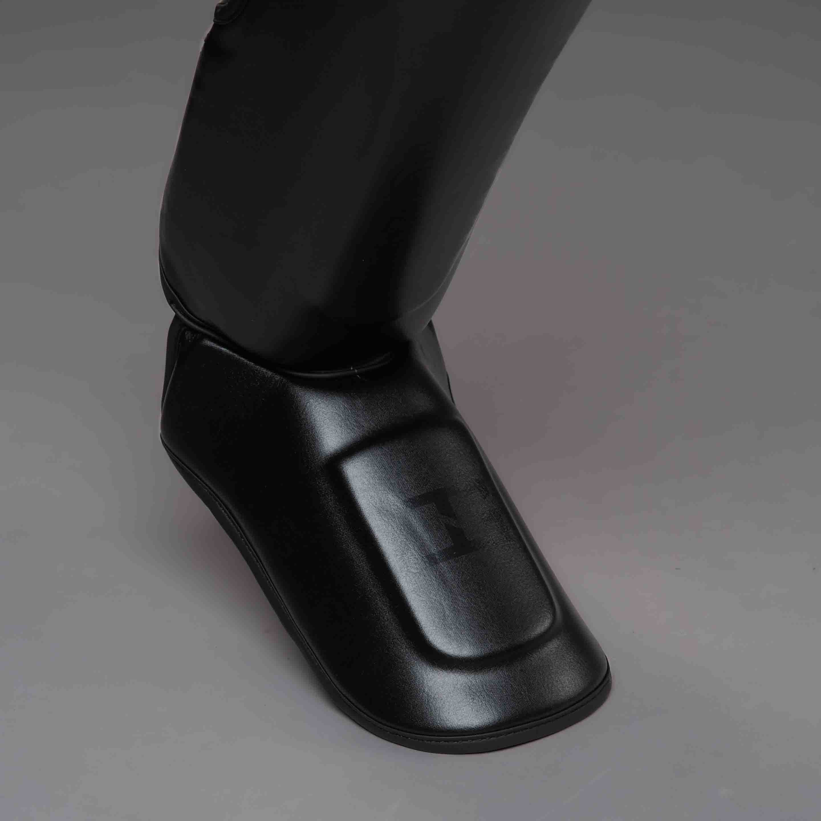 The Joyagear "Evolution" Shinguards- Black-Black