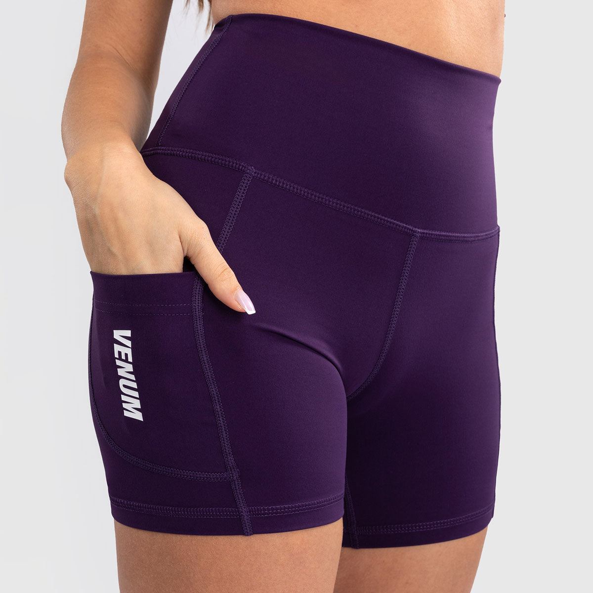 Kurze Leggings Frau Venum Essential Lila