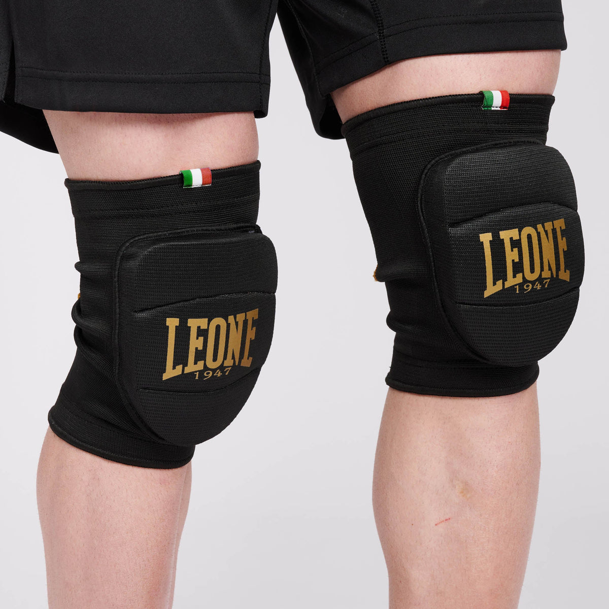 KNEE PADS