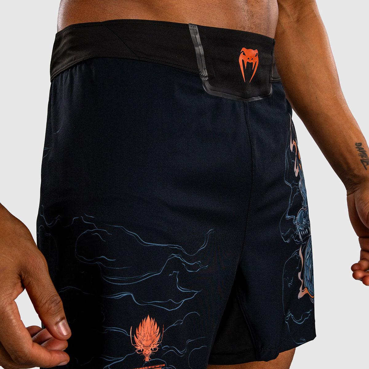 Venum Thunder Dragon MMA-Shorts Schwarz