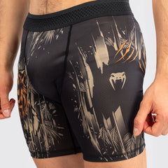 Shorts mit Kompression Venum Schwarzer Tiger