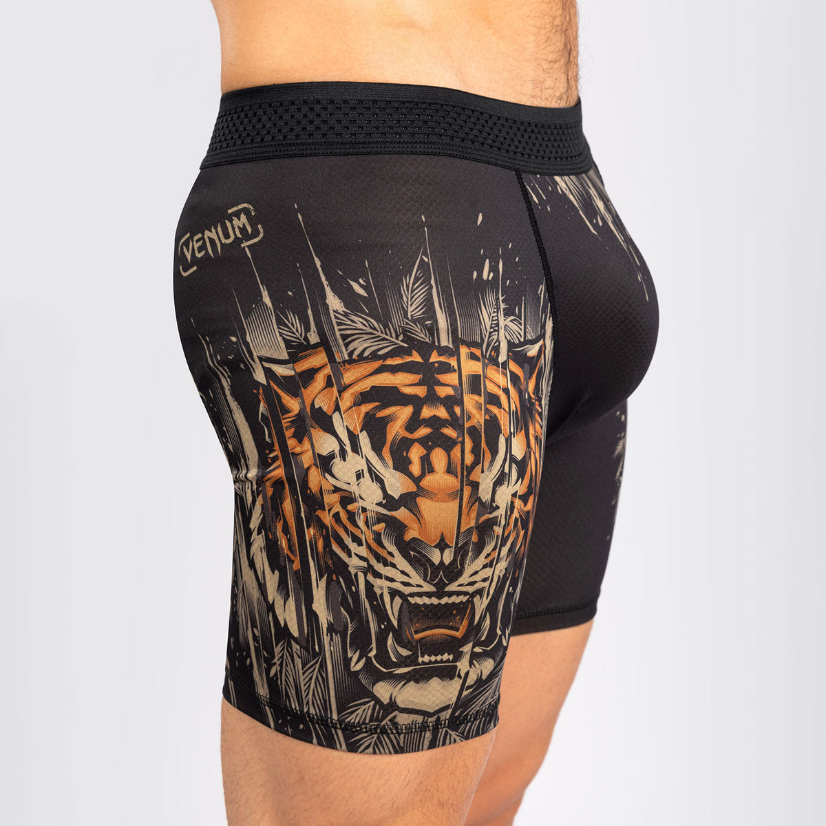 Shorts mit Kompression Venum Schwarzer Tiger