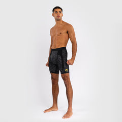 Shorts Kompression Venum x Topuria Unmatched Kompressionsshorts Schwarz