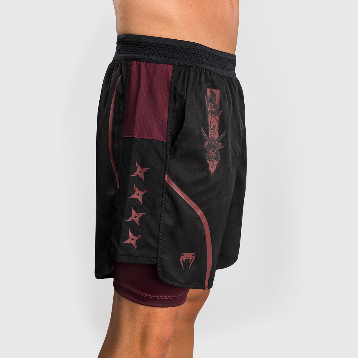Trainingshorts Venum Assassin's Creed Shadows Rot-schwarz