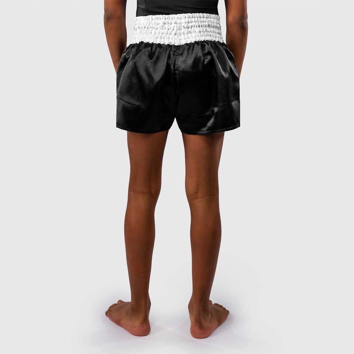Venum Classic Kick-Thai-Shorts Schwarz-Weiß