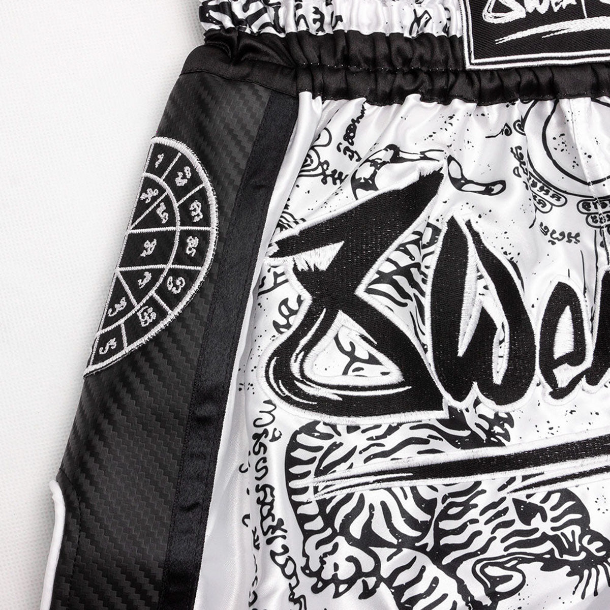 Kick-Thai Shorts 8 Weapons Carbon Sak Yant Tigers
