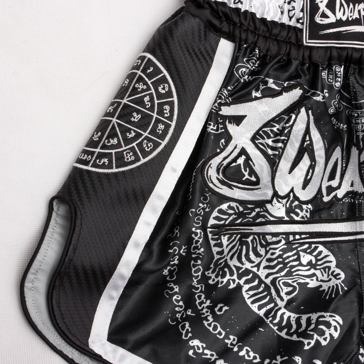 Kick-Thai Shorts 8 Weapons Carbon Sak Yant Tigers