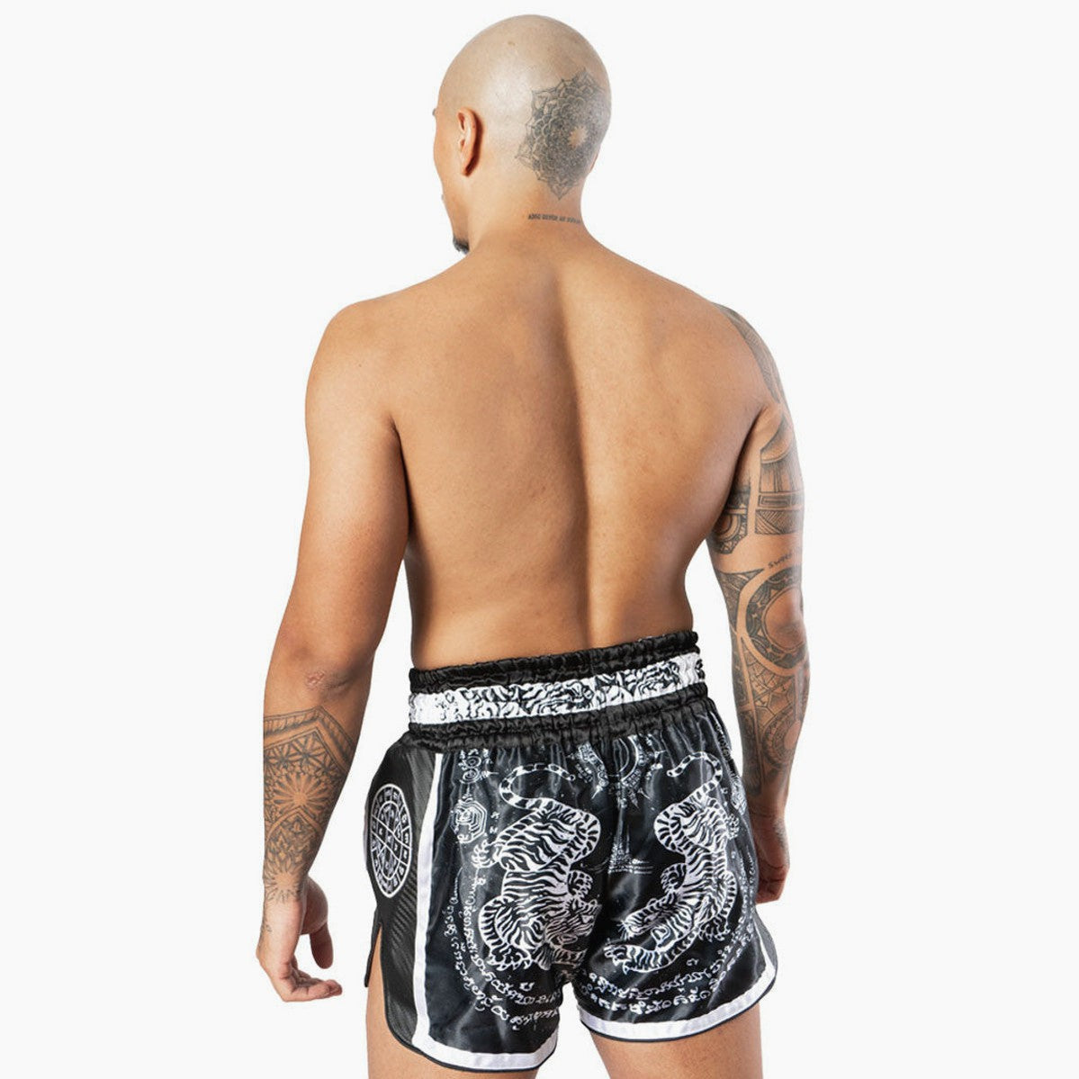 Kick-Thai Shorts 8 Weapons Carbon Sak Yant Tigers