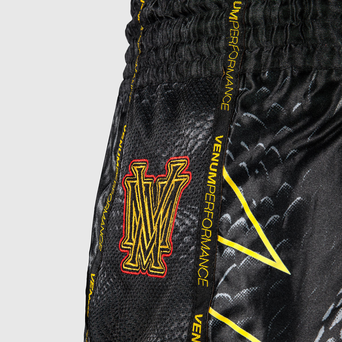 Venum Matupa Kick-Thai-Shorts Schwarz-Grau-Gold