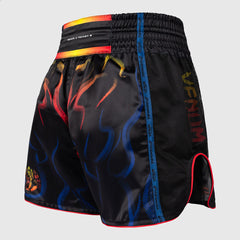 Venum Tekken 8 Yoshimitsu Kick-Thai-Shorts Schwarz-Orange