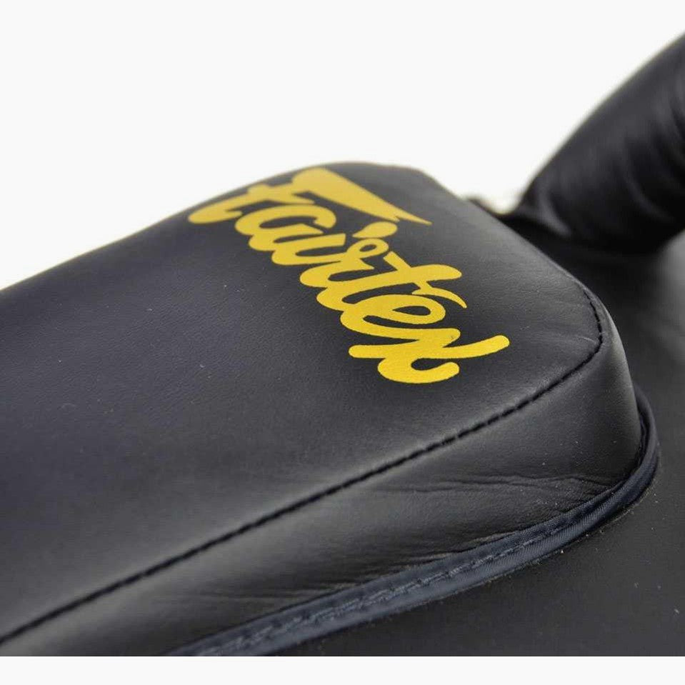 Pao Fairtex Mikrofaser Gebogen Klein KPLC6 Schwarz-Gold