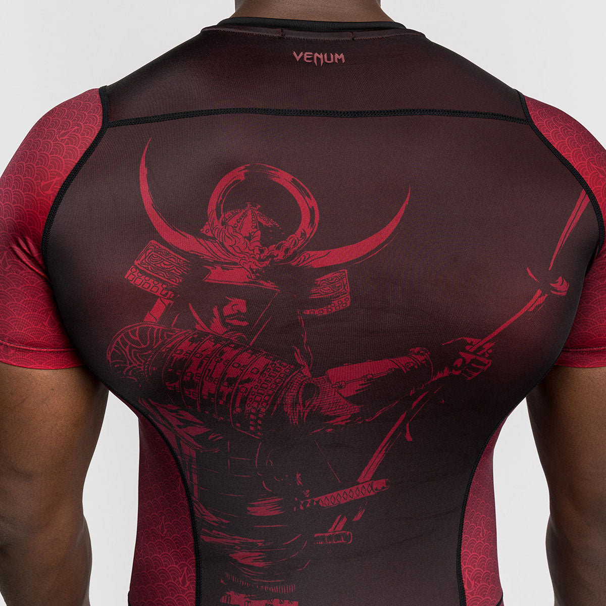 Venum Assassin's Creed Shadows Rashguard Kurzarm Rot-Schwarz