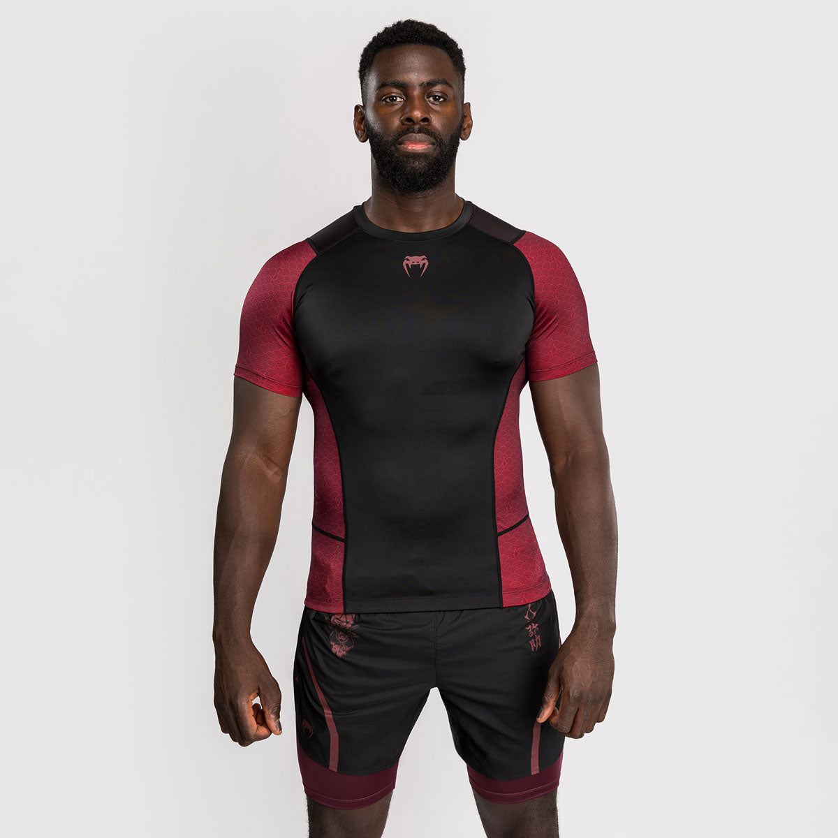 Venum Assassin's Creed Shadows Rashguard Kurzarm Rot-Schwarz